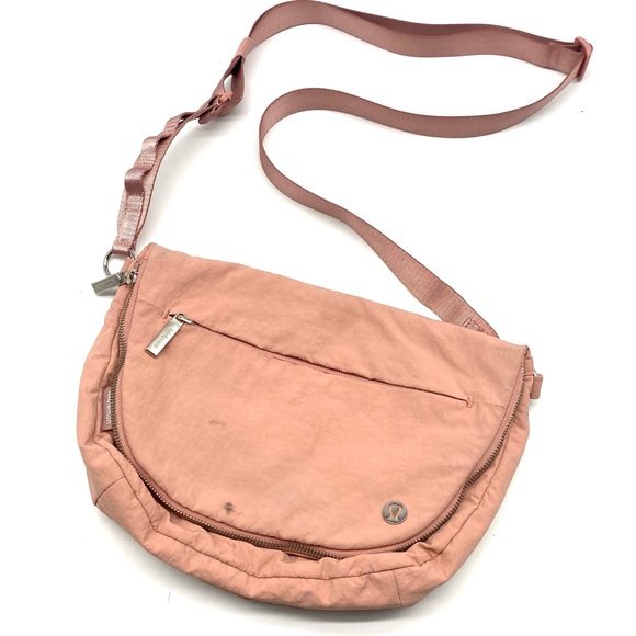 light pink jester north face backpack The for Women in Moss Local Boy Accessories while the external straps Respironcis SimplyGo Mini Brown Color:Geranium